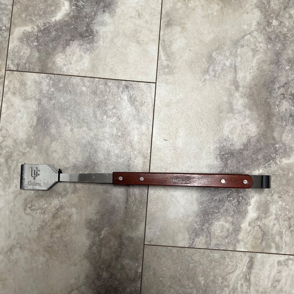 University Of Florida Gators BBQ Grilling Tongs Wood & Metal Sports Crest NEW